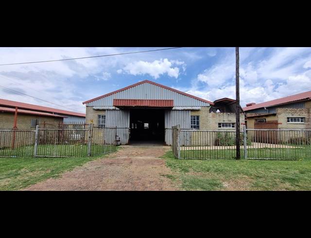 3,674M² WAREHOUSE FOR SALE IN AUREUS